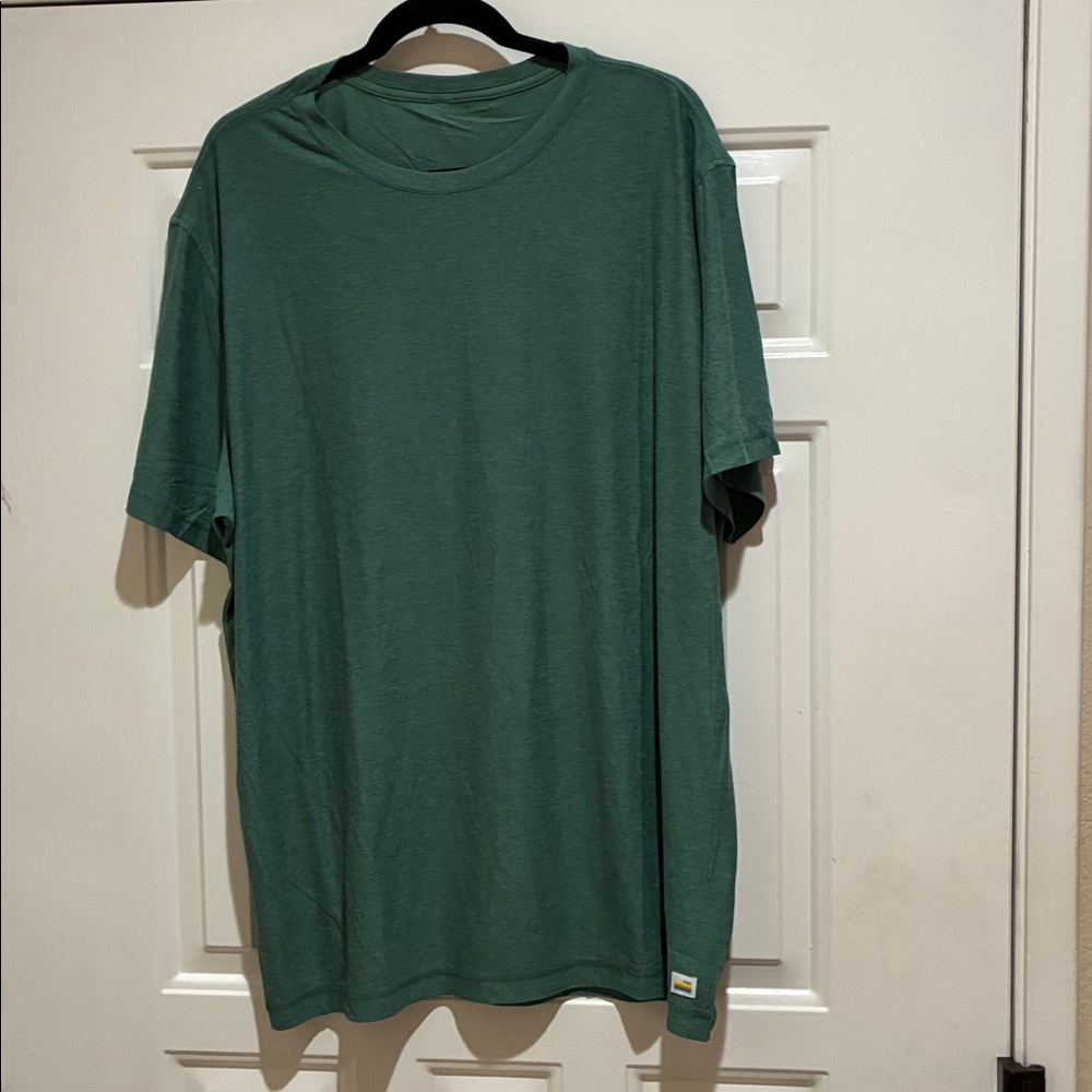 Vuori nwot green crew neck tshirt